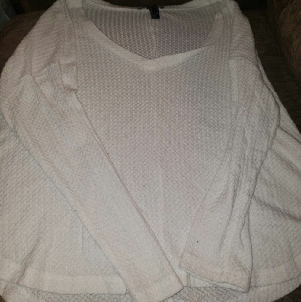 Small white long sleeve Forever 21 top.
